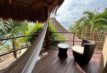 CABA  A KING SIZE has Smoking/Balcony rooms