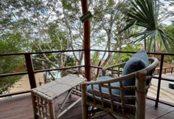 CABA  A DOBLE has Smoking/Balcony rooms