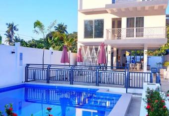 Charming 3 bedroom Events Place with private pool has Balcony rooms