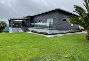 Coastal Paradise allows 18 year olds to book a room