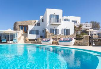 Villa Konstantin allows 18 year olds to book a room