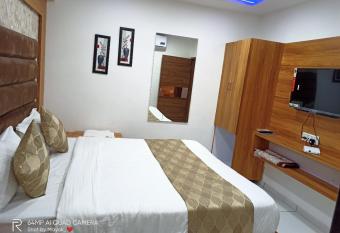 Hotel Royal Platinum has Smoking rooms