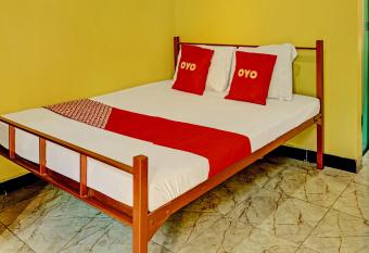 OYO 92215 Ampiran Bromo Syariah allows 18 year olds to book a room