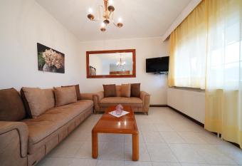 H_paradise has Balcony rooms