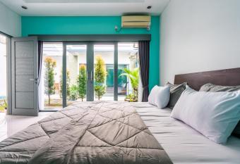 Arwana Apartments has Smoking/Balcony rooms