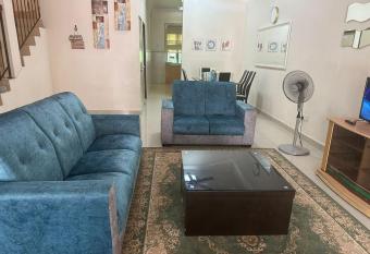 KLIA REDZA HOMESTAY WARISAN INDAH has Balcony rooms