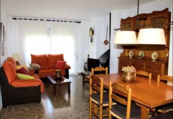 Apartamento C  modo y c  ntrico en Olot allows 18 year olds to book a room