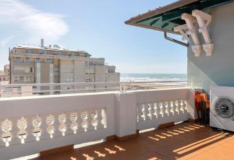 alloggio sul lungomare di viareggio has Balcony rooms