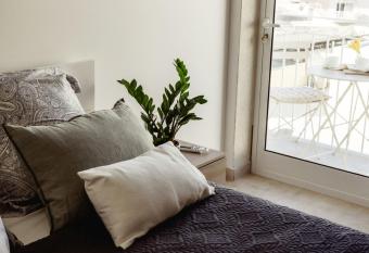 Designer 2 Beds in Sliema Centre allows 18 year olds to book a room