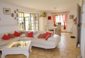 la maison de marie has Balcony rooms