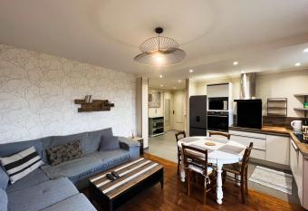 Bright and cosy flat - Alli  s #ER has Balcony rooms