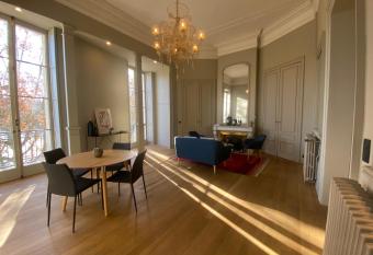 Folies des Quinconces has Balcony rooms