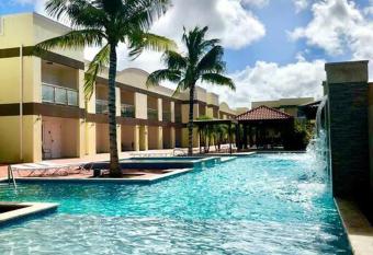 The Pearl unit 2, a walk to second best beach in the world! has rooms with a private hot tub