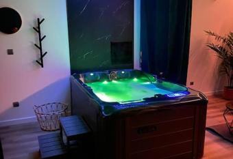 Le privil  ge spa allows 18 year olds to book a room