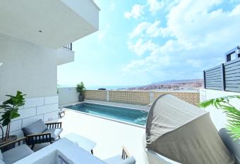 VILA ME has Balcony rooms