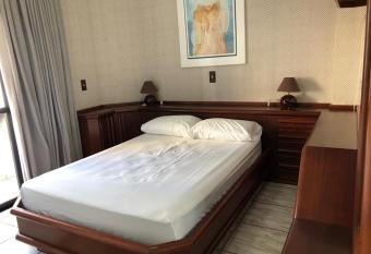 Apartamento Meia Praia, Itapema sc has Balcony rooms