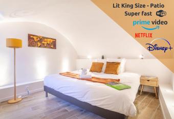 Sainte Baume - Patio - Linge de qualit   - Fibre - Confort - C  ur de Ville has Balcony rooms