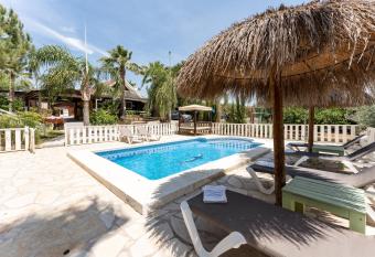 Casa Canada has Balcony rooms