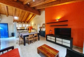 Il Camino Rosso has Balcony rooms