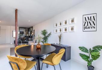 AmazINN Places Embajadores IX has Smoking/Balcony rooms