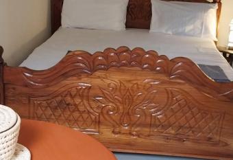 PEACE HOME has Balcony rooms