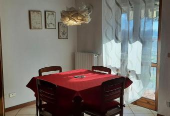 House Marika has rooms with a private hot tub