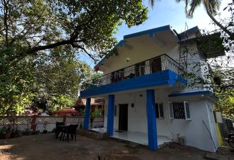 Muffys Holiday Villa has Balcony rooms