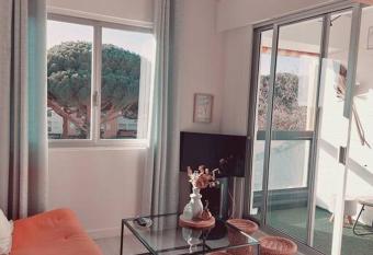 Appartement avec piscine proche plages has Balcony rooms