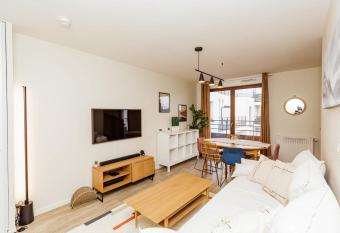 Very bright 66m with balcony has Balcony rooms