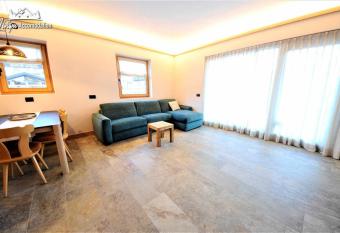 Abete Rosso Nuovissimo ed in centro a Livigno allows 18 year olds to book a room