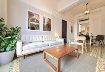 Picturesque 1BR in Casco Viejo allows 18 year olds to book a room