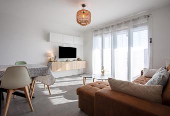 Luis has Balcony rooms