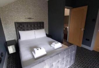 OYO Ivy Hotel allows 18 year olds to book a room