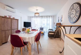 S  duisant 68m   proche de la mer has Balcony rooms