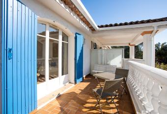 Le Green has Balcony rooms