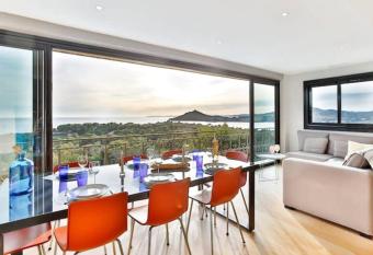 Villa 195m   Vue mer parking has Balcony rooms