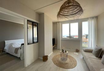 L Effet Mer has Balcony rooms