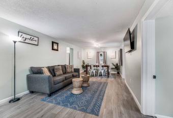 Reno'd - Pet Friendly Near Beach allows 18 year olds to book a room