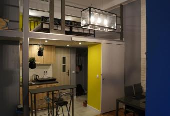 Apartament Zielony Legion  w 90 allows 18 year olds to book a room