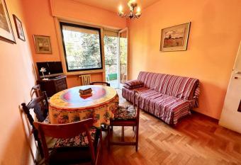 Suite Albarosa - a 5 minuti a piedi dal mare allows 18 year olds to book a room