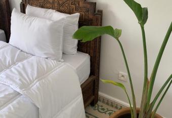 DARNA SURFHOUSE TAMRAGHT allows 18 year olds to book a room