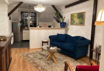 Romantische Ferienwohnung im Gr  nen allows 18 year olds to book a room