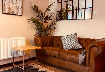 Woodbury Two-5  an Industrial haven in the city  allows 18 year olds to book a room