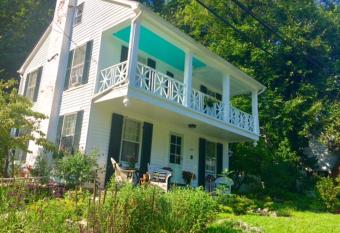 House on the Gwynns Falls has Balcony rooms