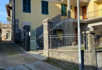 CASA DELLA PIAZZA has Balcony rooms