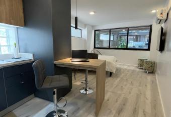 Hermoso monoambiente en Rosario allows 18 year olds to book a room