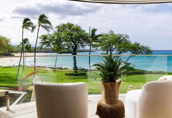 Hapuna Beach Residences Condo - Luxury Redefined - Oceanfront has rooms with a private hot tub