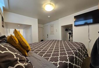 The MJ Tunnel Renovated Suite WiFi Parking allows 18 year olds to book a room