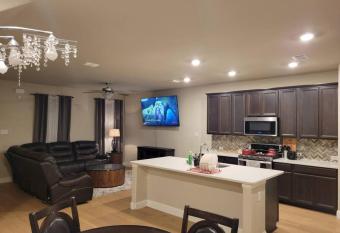 Cheerful 3-bedroom Home in Rowlett, Texas. has Balcony rooms