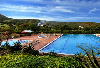 Casa de Encanto Vacacional con piscina en Anapoima, condominio privado hasta 9 personas has Balcony rooms